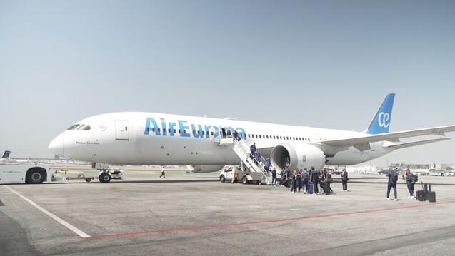 Passengers boarding Air Europa plane 
