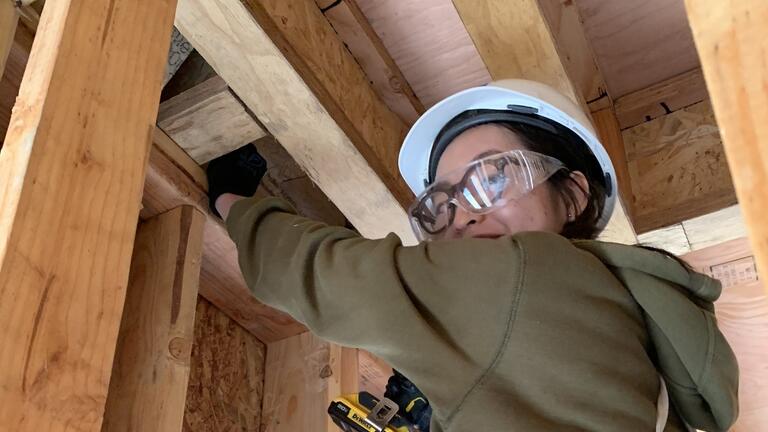 SOM student volunteer on Habitat project