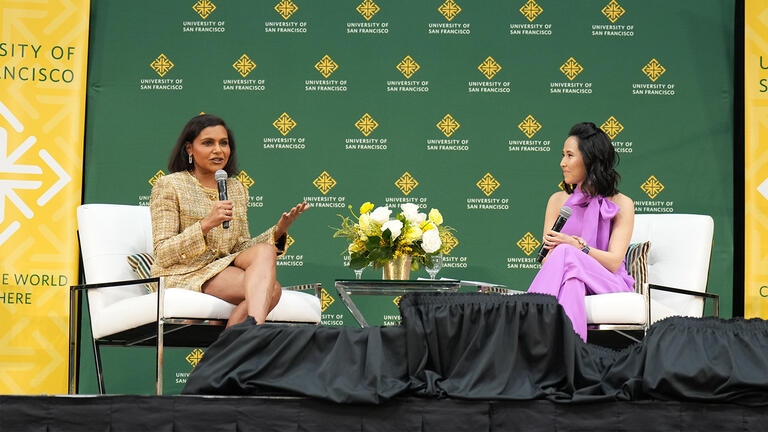 Mindy Kaling chatting with p=Vicky Nguyen