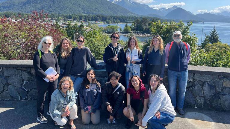 Students and professors posing on immersion trip