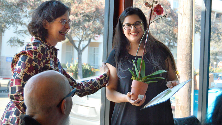 Sonia Hurtado Ureño accepts USF’s annual Latin American Paper Prize