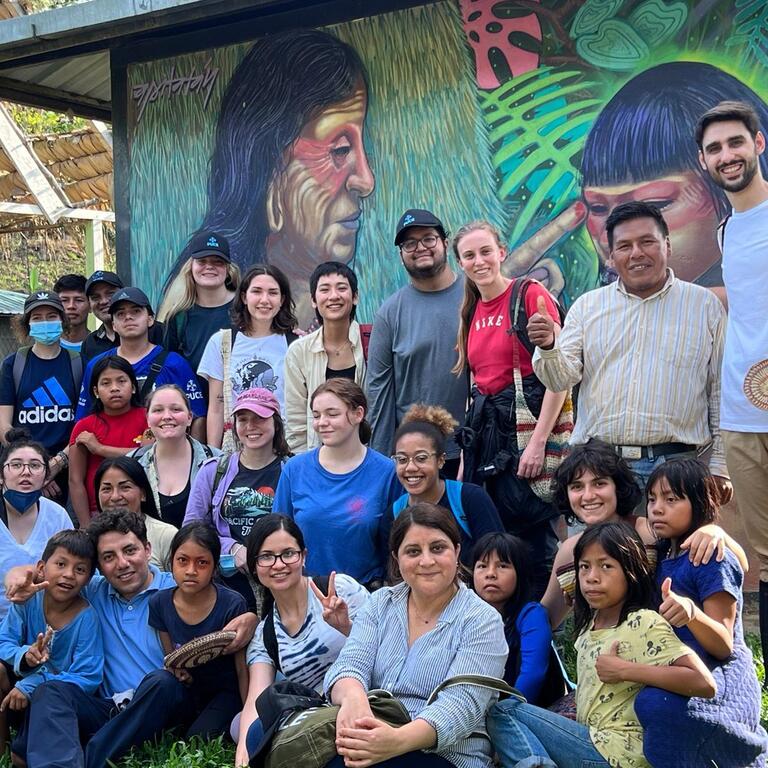 Siobhan Larkin and students in Ecuador